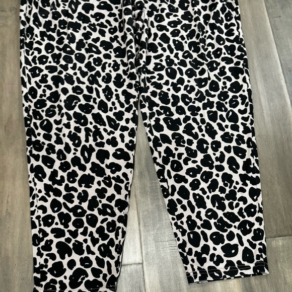 Smash + Tess S&T Sunday Romper in Lexi Leopard sz Lg Cute Comfy, Bamboo material - Picture 8 of 10